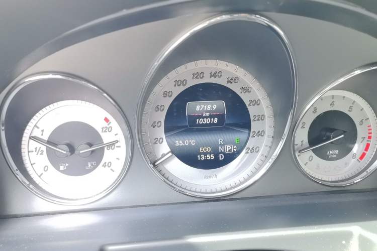Used Mercedes-Benz GLK-Class 2015 GLK 260 4MATIC Dynamic Edition Ultimate Version Odometer Close Up