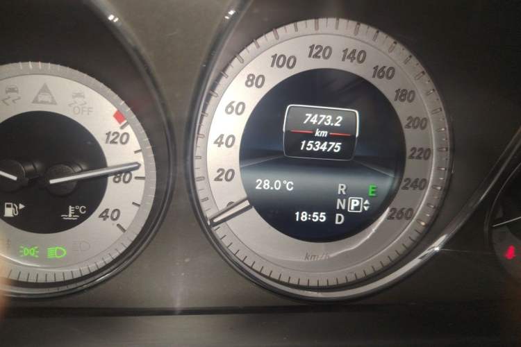 Used Mercedes-Benz GLK-Class 2015 GLK 300 4MATIC Luxury Ultimate Edition Odometer Close Up