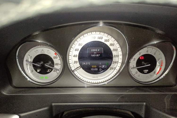 Used Mercedes-Benz GLK-Class 2015 GLK 260 4MATIC Dynamic Edition Ultimate Version Odometer Close Up