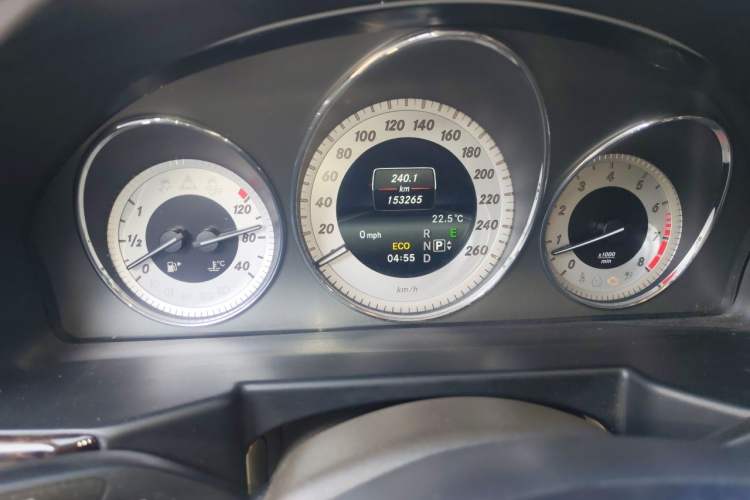 Used Mercedes-Benz GLK-Class 2015 GLK 260 4MATIC Dynamic Edition Ultimate Version Odometer Close Up