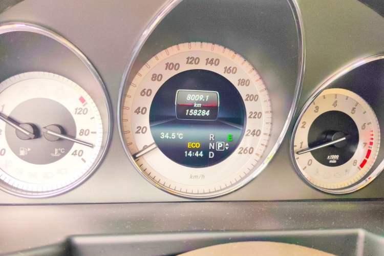 Used Mercedes-Benz GLK-Class 2015 GLK 260 4MATIC Dynamic Edition Ultimate Version Odometer Close Up