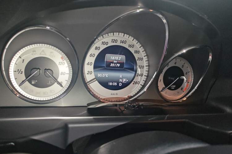 Used Mercedes-Benz GLK-Class 2015 GLK 300 4MATIC Luxury Ultimate Edition Odometer Close Up