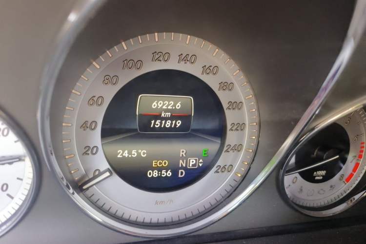 Used Mercedes-Benz GLK-Class 2015 GLK 260 4MATIC Dynamic Edition Ultimate Version Odometer Close Up