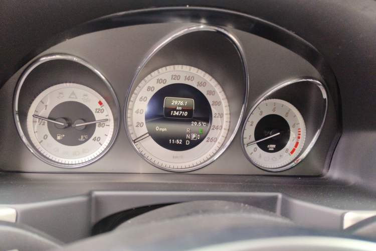 Used Mercedes-Benz GLK-Class 2015 GLK 300 4MATIC Fashion Edition Ultimate Version Odometer Close Up