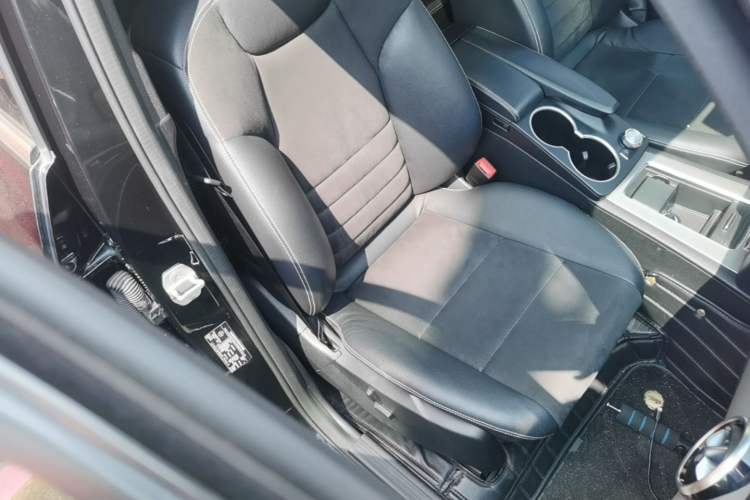 Used Mercedes-Benz GLK-Class 2015 GLK 260 4MATIC Dynamic Edition Ultimate Version Right Front Seat