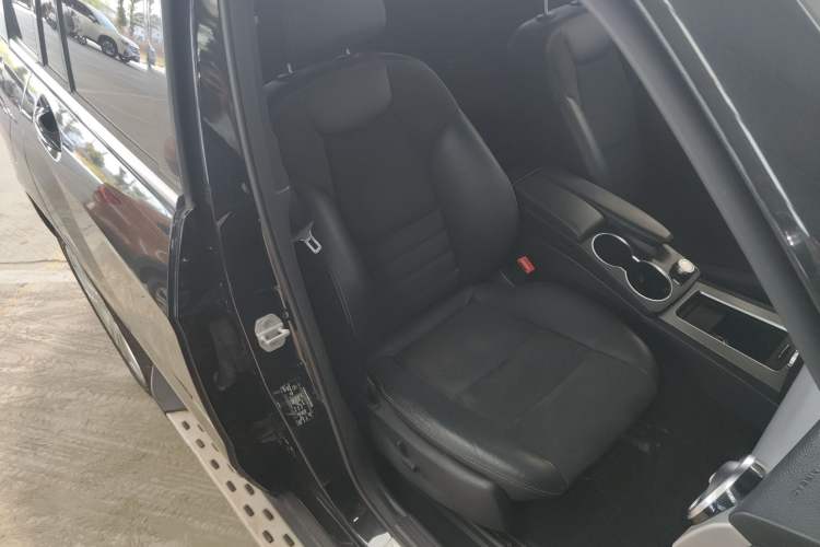 Used Mercedes-Benz GLK-Class 2015 GLK 260 4MATIC Dynamic Edition Ultimate Version Right Front Seat