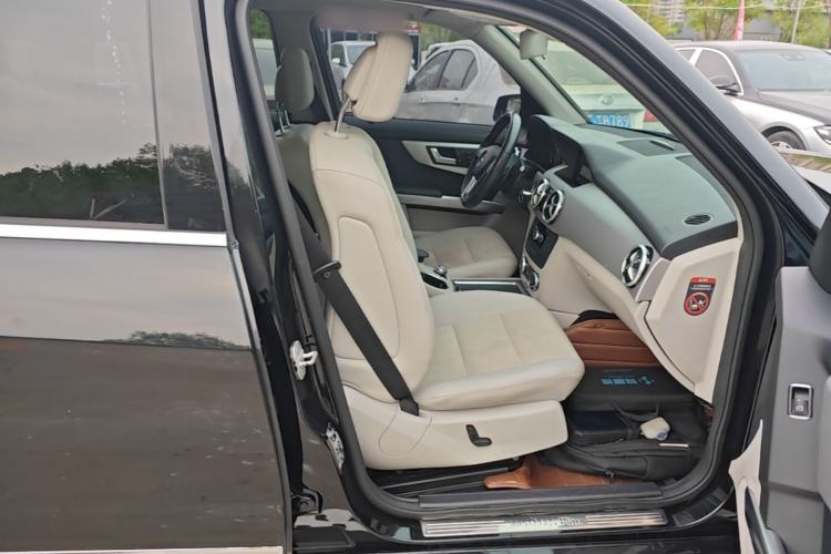Used Mercedes-Benz GLK-Class 2015 GLK 260 4MATIC Dynamic Edition Ultimate Version Right Front Seat