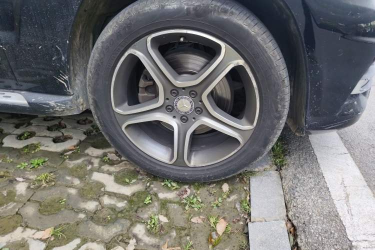Used Mercedes-Benz GLK-Class 2015 GLK 300 4MATIC Fashion Edition Ultimate Version Right Front Wheel Hub