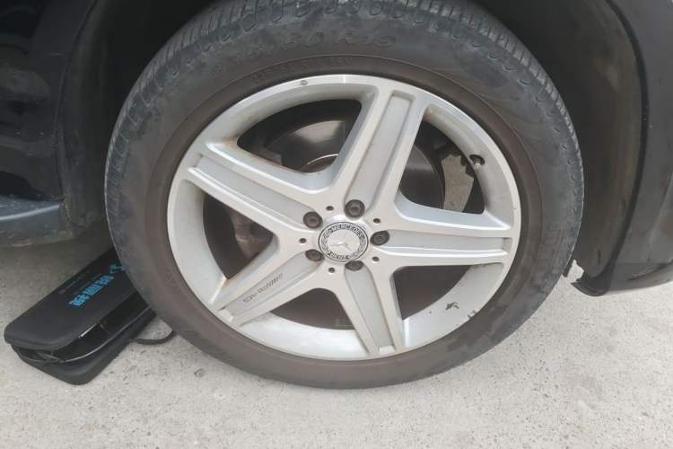 Used Mercedes-Benz GLK-Class 2015 GLK 300 4MATIC Luxury Ultimate Edition Right Front Wheel Hub