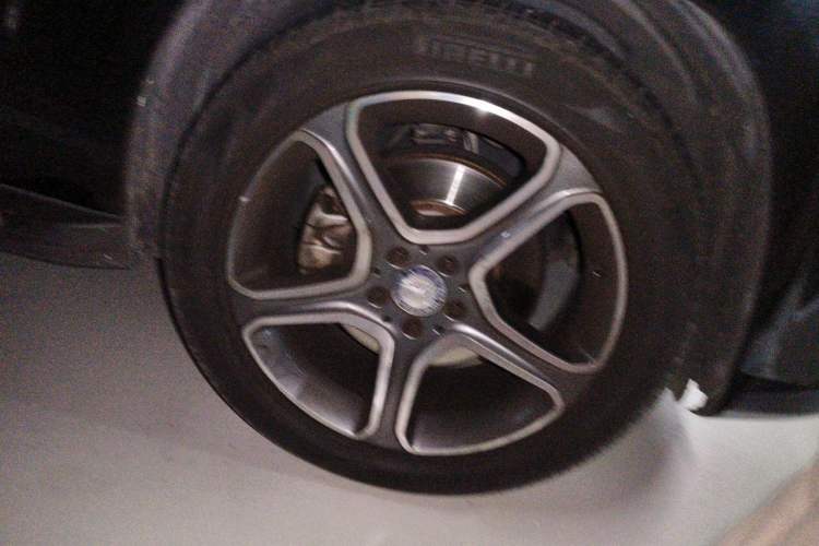 Used Mercedes-Benz GLK-Class 2015 GLK 300 4MATIC Fashion Edition Ultimate Version Right Front Wheel Hub