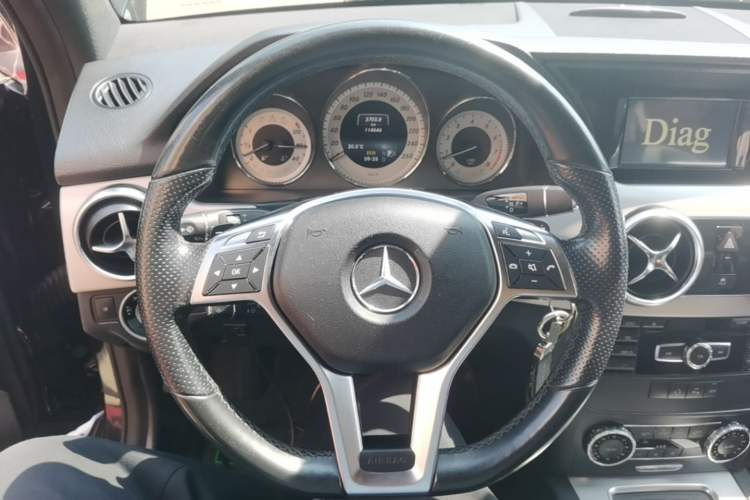 Used Mercedes-Benz GLK-Class 2015 GLK 260 4MATIC Dynamic Edition Ultimate Version Steering Wheel