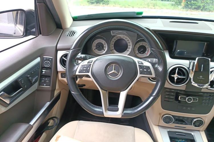 Used Mercedes-Benz GLK-Class 2015 GLK 260 4MATIC Dynamic Edition Ultimate Version Steering Wheel