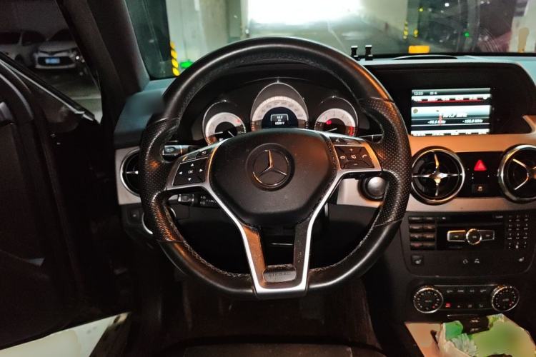 Used Mercedes-Benz GLK-Class 2015 GLK 300 4MATIC Fashion Edition Ultimate Version Steering Wheel