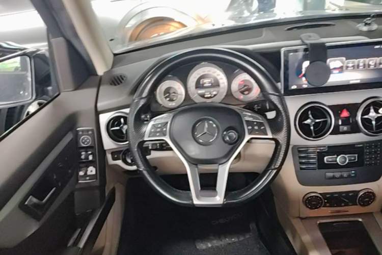 Used Mercedes-Benz GLK-Class 2015 GLK 260 4MATIC Dynamic Edition Ultimate Version Steering Wheel