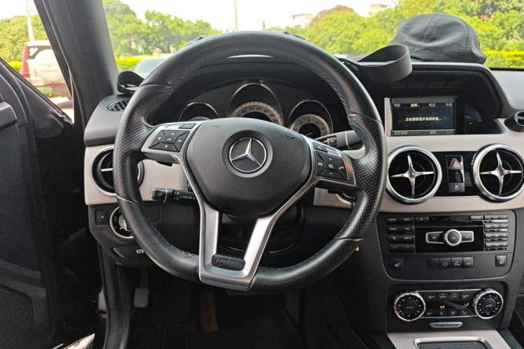 Used Mercedes-Benz GLK-Class 2015 GLK 260 4MATIC Fashion Edition Ultimate Version Steering Wheel