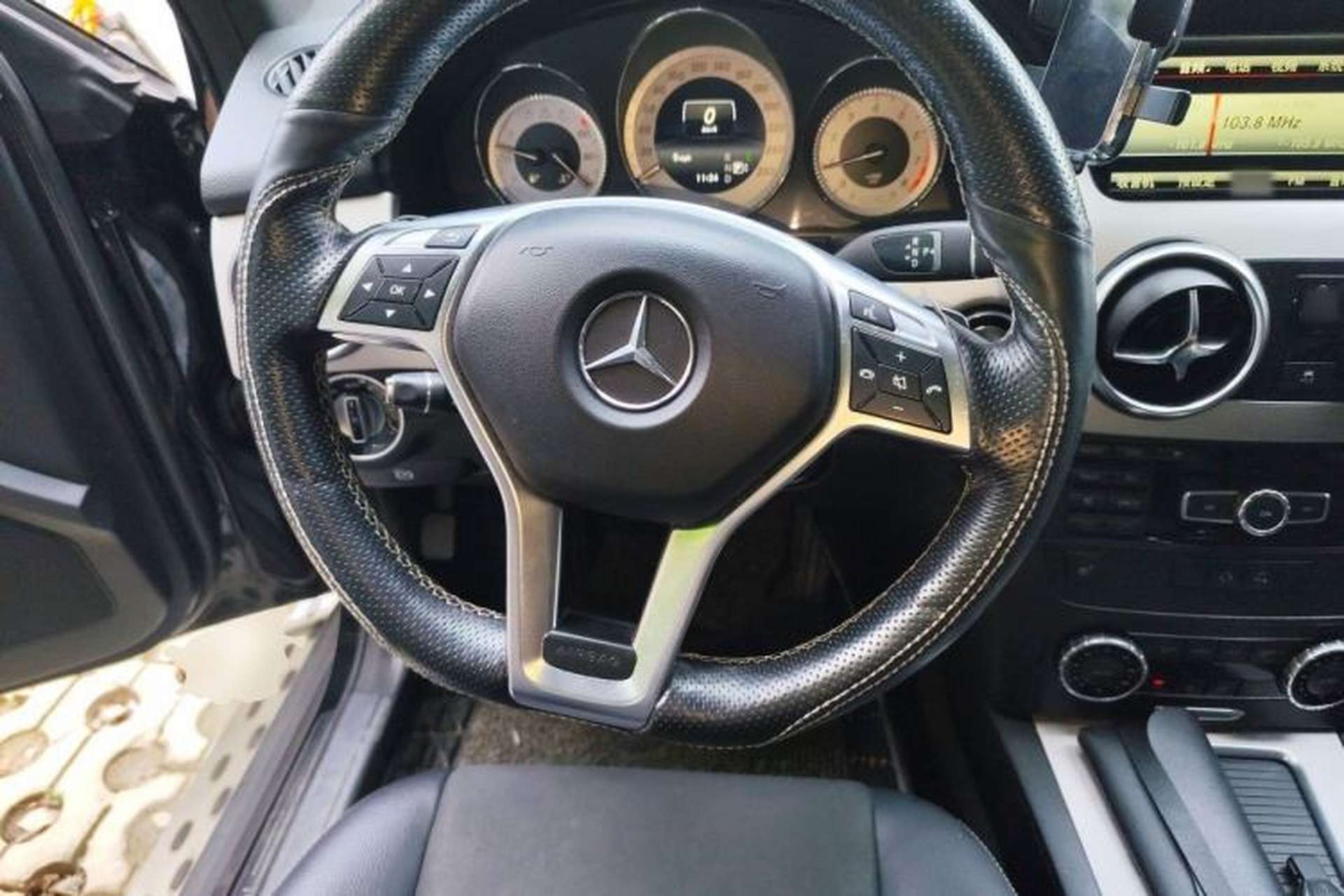 Used Mercedes-Benz GLK-Class 2015 GLK 300 4MATIC Fashion Edition Ultimate Version Steering Wheel