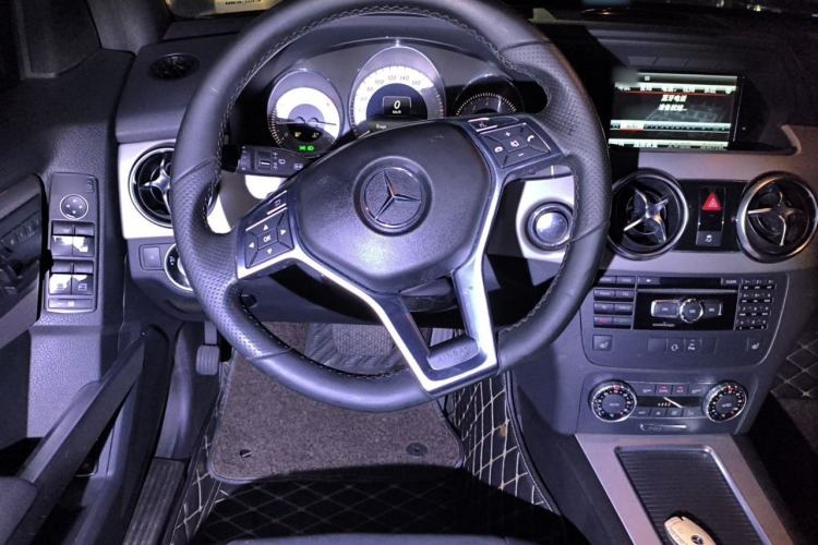 Used Mercedes-Benz GLK-Class 2015 GLK 300 4MATIC Fashion Edition Ultimate Version Steering Wheel