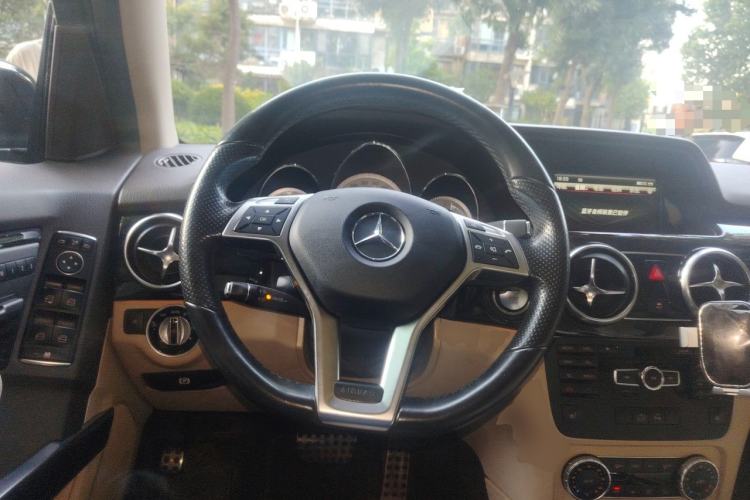 Used Mercedes-Benz GLK-Class 2015 GLK 300 4MATIC Luxury Ultimate Edition Steering Wheel