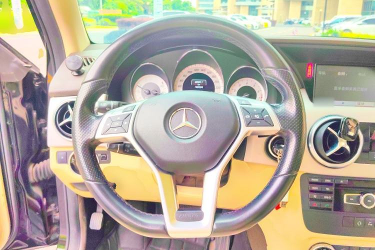 Used Mercedes-Benz GLK-Class 2015 GLK 260 4MATIC Dynamic Edition Ultimate Version Steering Wheel