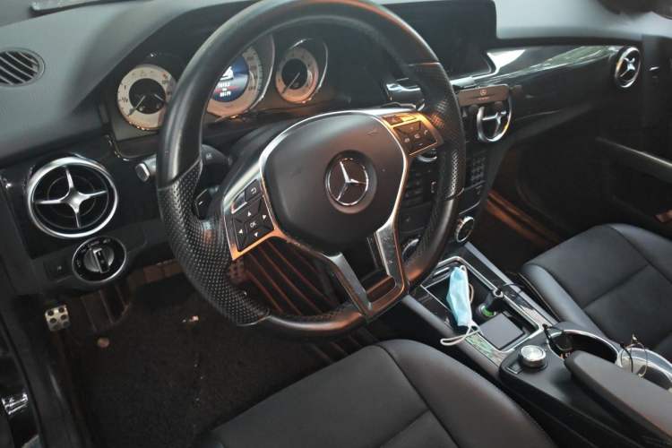 Used Mercedes-Benz GLK-Class 2015 GLK 300 4MATIC Luxury Ultimate Edition Steering Wheel
