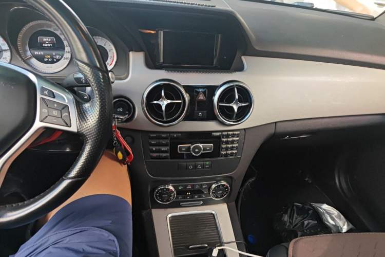 Used Mercedes-Benz GLK-Class 2015 GLK 260 4MATIC Dynamic Edition Ultimate Version Audio And AC Panel