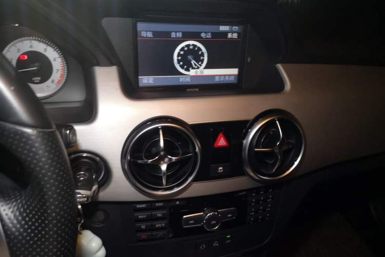 Used Mercedes-Benz GLK-Class 2015 GLK 260 4MATIC Dynamic Edition Ultimate Version Audio And AC Panel