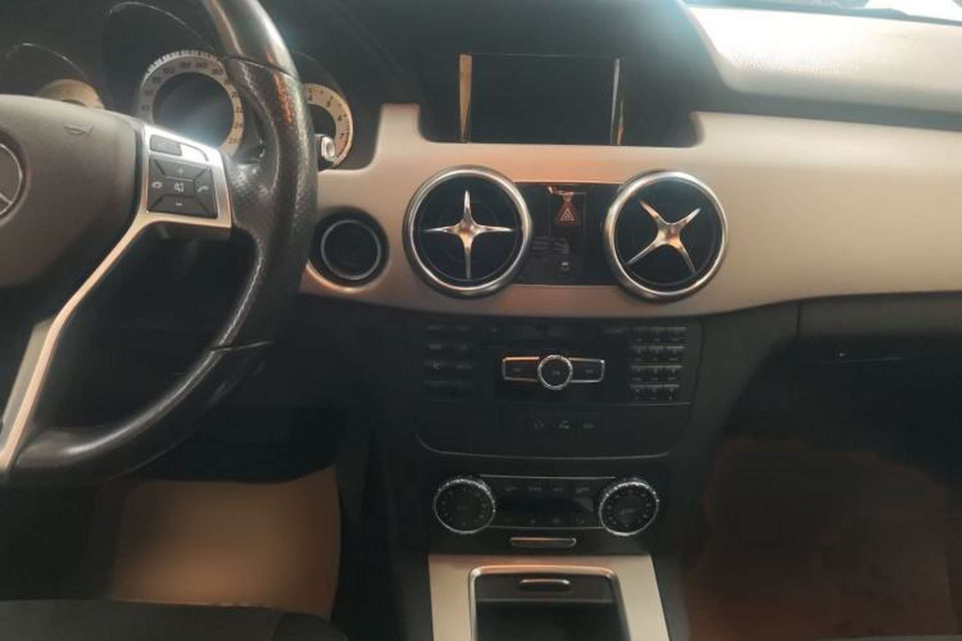 Used Mercedes-Benz GLK-Class 2015 GLK 260 4MATIC Dynamic Edition Ultimate Version Audio And AC Panel