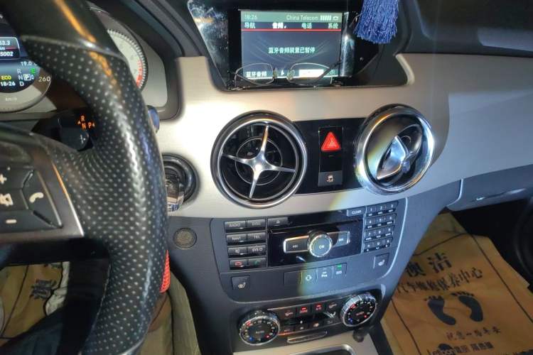 Used Mercedes-Benz GLK-Class 2015 GLK 260 4MATIC Fashion Edition Ultimate Version Audio And AC Panel