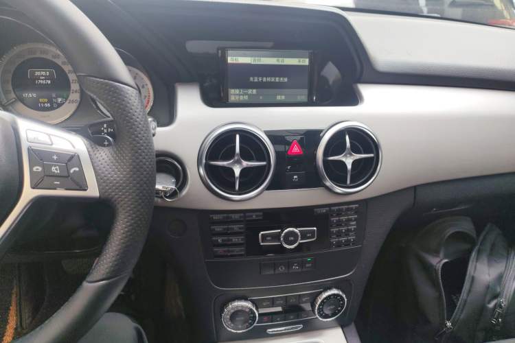Used Mercedes-Benz GLK-Class 2015 GLK 260 4MATIC Dynamic Edition Ultimate Version Audio And AC Panel
