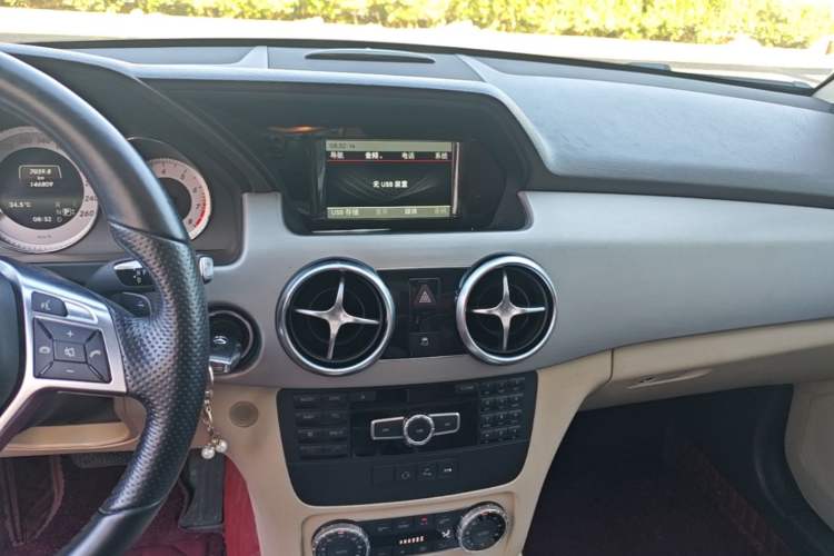 Used Mercedes-Benz GLK-Class 2015 GLK 260 4MATIC Dynamic Edition Ultimate Version Audio And AC Panel
