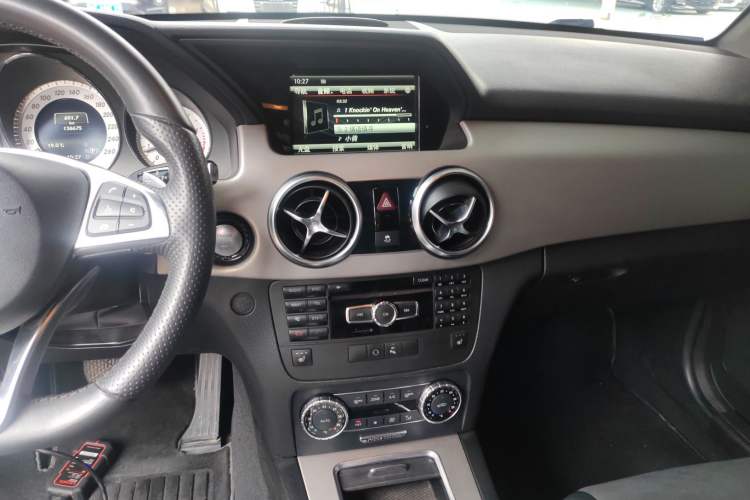 Used Mercedes-Benz GLK-Class 2015 GLK 300 4MATIC Fashion Edition Ultimate Version Audio And AC Panel