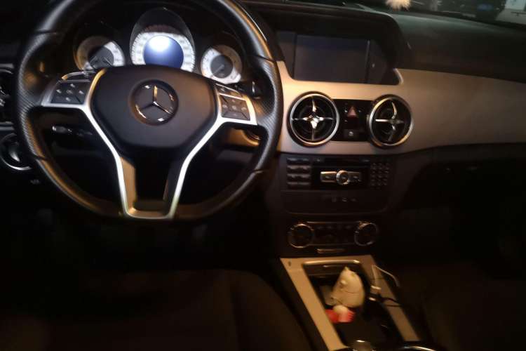 Used Mercedes-Benz GLK-Class 2015 GLK 260 4MATIC Dynamic Edition Ultimate Version Center Console