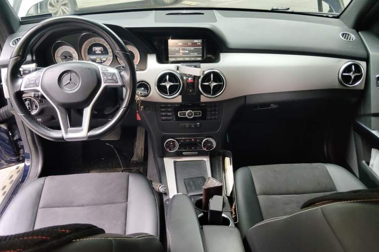 Used Mercedes-Benz GLK-Class 2015 GLK 260 4MATIC Dynamic Edition Ultimate Version Center Console