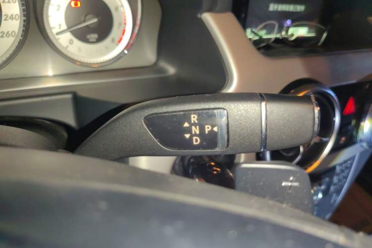 Used Mercedes-Benz GLK-Class 2015 GLK 260 4MATIC Fashion Edition Ultimate Version Gear Lever