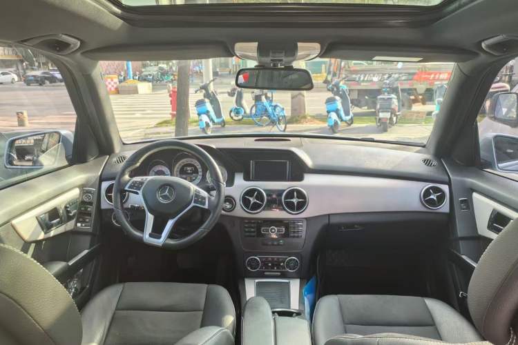 Used Mercedes-Benz GLK-Class 2015 GLK 260 4MATIC Dynamic Edition Ultimate Version Interior 1