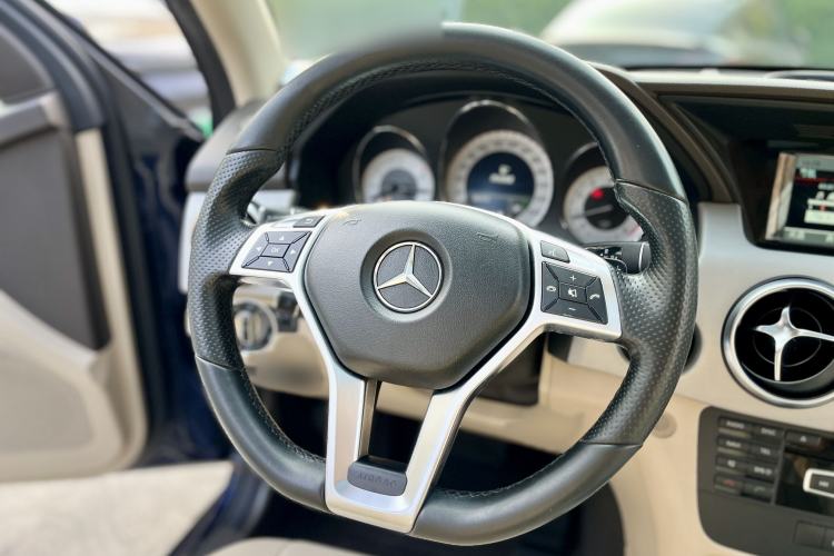 Used Mercedes-Benz GLK-Class 2015 GLK 260 4MATIC Dynamic Edition Ultimate Version Interior 11