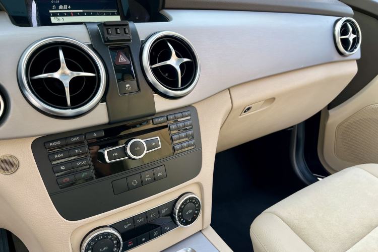 Used Mercedes-Benz GLK-Class 2015 GLK 260 4MATIC Dynamic Edition Ultimate Version Interior 15