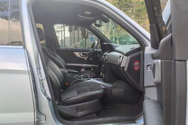 Used Mercedes-Benz GLK-Class 2015 GLK 260 4MATIC Dynamic Edition Ultimate Version Interior 3