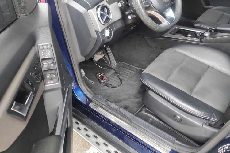 Used Mercedes-Benz GLK-Class 2015 GLK 300 4MATIC Fashion Edition Ultimate Version Interior 3