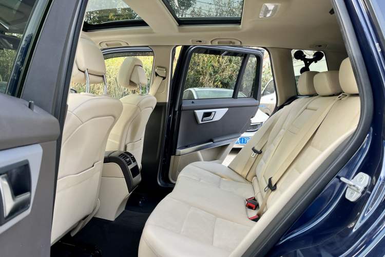 Used Mercedes-Benz GLK-Class 2015 GLK 260 4MATIC Dynamic Edition Ultimate Version Interior 3