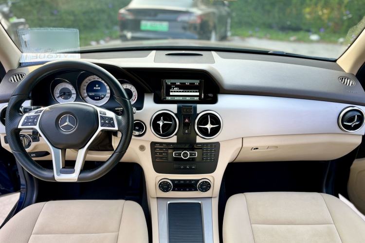 Used Mercedes-Benz GLK-Class 2015 GLK 260 4MATIC Dynamic Edition Ultimate Version Interior 4