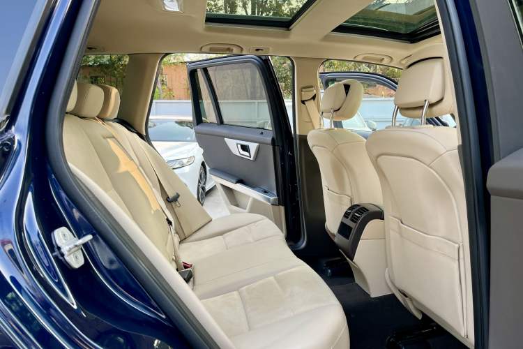 Used Mercedes-Benz GLK-Class 2015 GLK 260 4MATIC Dynamic Edition Ultimate Version Interior 9