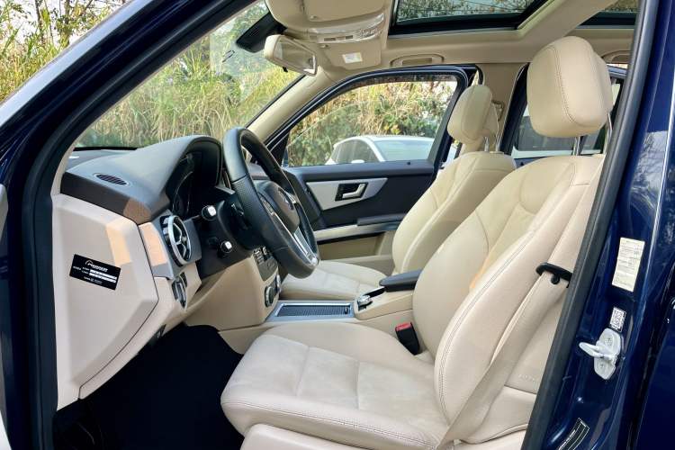 Used Mercedes-Benz GLK-Class 2015 GLK 260 4MATIC Dynamic Edition Ultimate Version Left Front Seat