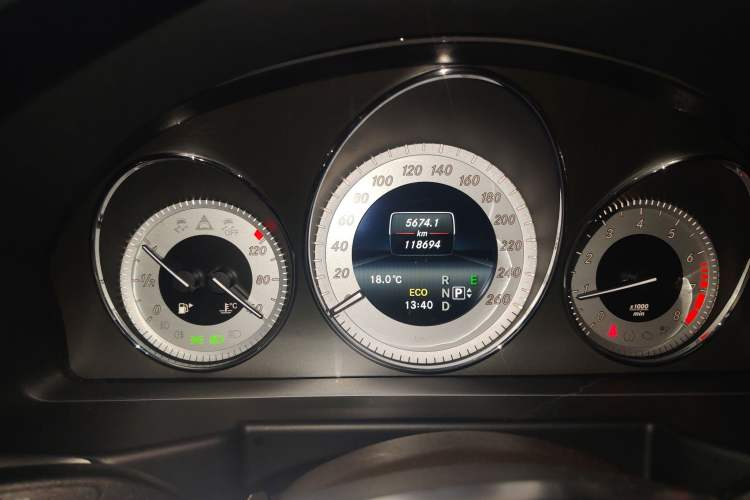 Used Mercedes-Benz GLK-Class 2015 GLK 260 4MATIC Dynamic Edition Ultimate Version Odometer Close Up