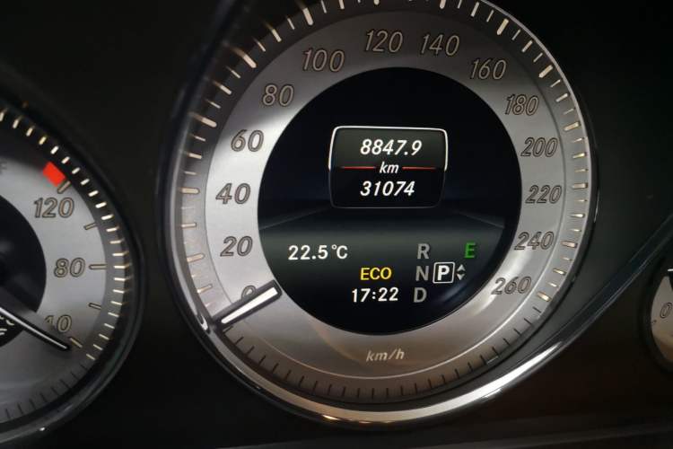 Used Mercedes-Benz GLK-Class 2015 GLK 260 4MATIC Dynamic Edition Ultimate Version Odometer Close Up