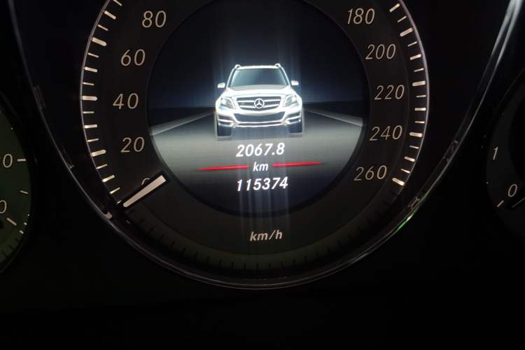 Used Mercedes-Benz GLK-Class 2015 GLK 260 4MATIC Dynamic Edition Ultimate Version Odometer Close Up