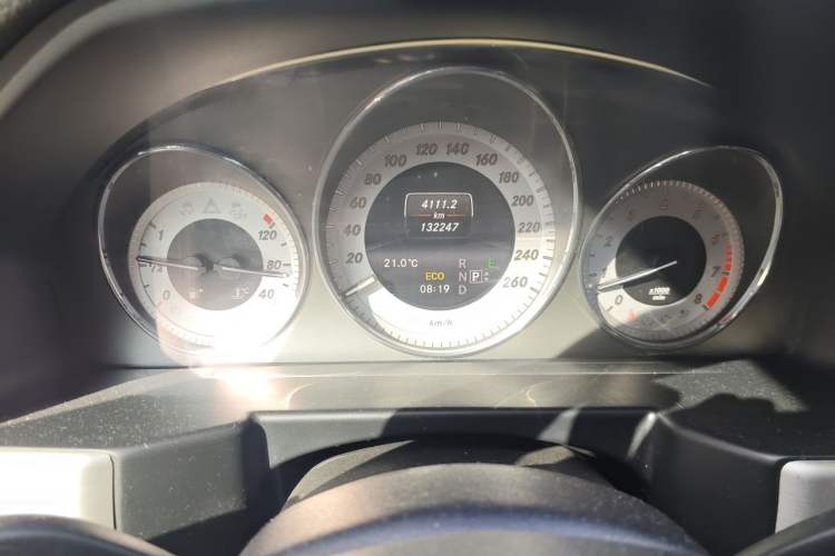 Used Mercedes-Benz GLK-Class 2015 GLK 260 4MATIC Dynamic Edition Ultimate Version Odometer Close Up