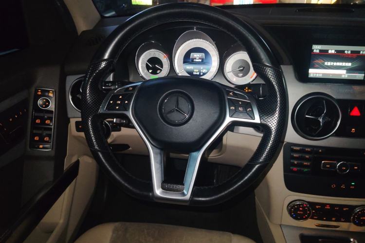 Used Mercedes-Benz GLK-Class 2015 GLK 260 4MATIC Dynamic Edition Ultimate Version Steering Wheel