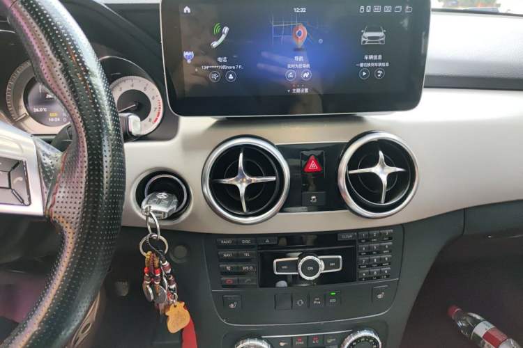 Used Mercedes-Benz GLK-Class 2015 GLK 260 4MATIC Fashion Edition Ultimate Version Audio And AC Panel