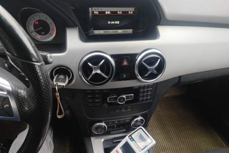 Used Mercedes-Benz GLK-Class 2015 GLK 260 4MATIC Dynamic Edition Ultimate Version Audio And AC Panel